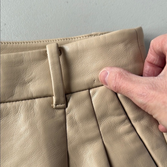 Aritzia Wilfred Effortless Short Vegan Leather Flax Beige - Picture 15 of 15